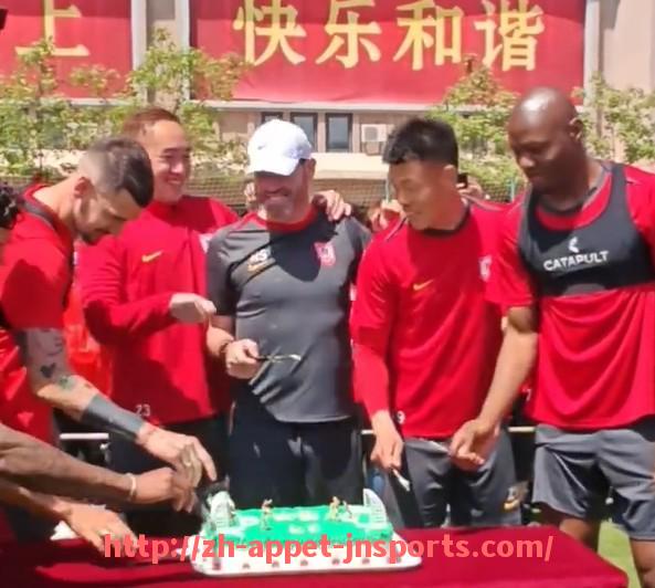 江南体育APP-西甲联赛33回放集锦 精彩瞬间与战术回顾